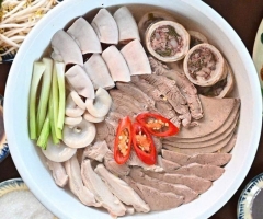 Quán Lòng Hà Nội: Gặp Gỡ Những Người Con Xa Quê - Thưởng Thức & Trải Nghiệm