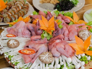 Bạn có biết đến món lẩu chim bồ câu không? 