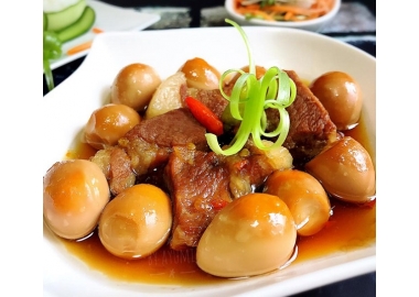 Thịt heo kho hột gà