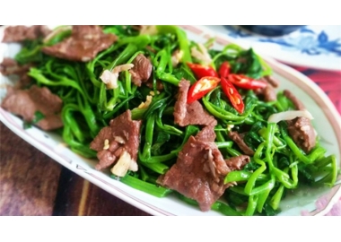 Thịt trâu xào rau muống